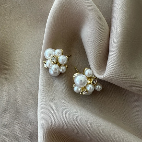 【Perleta】Luxurious Round Pearl Designer Earrings (S925 Silver, Gold-Plated) - Picture 2 of 3